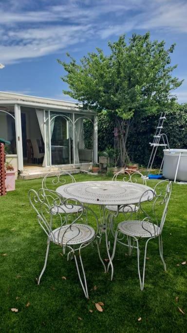 Maison Paisible Et Ensoleillee Avignone Esterno foto